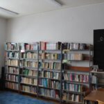 Odmalowane pomieszczenie biblioteki