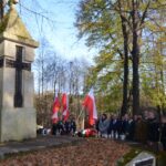 Złożenie kwiatów i zniczy na Cmentarzu Wojennym nr 308 w Muchówce