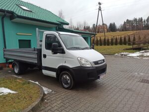 Nowy samochód dostawczy marki IVECO 35C18